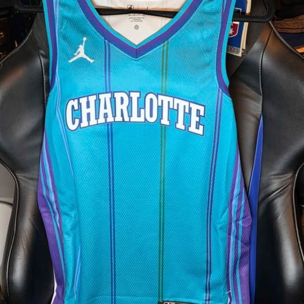Charlotte Hornets Mens Small City Edition Team Jersey